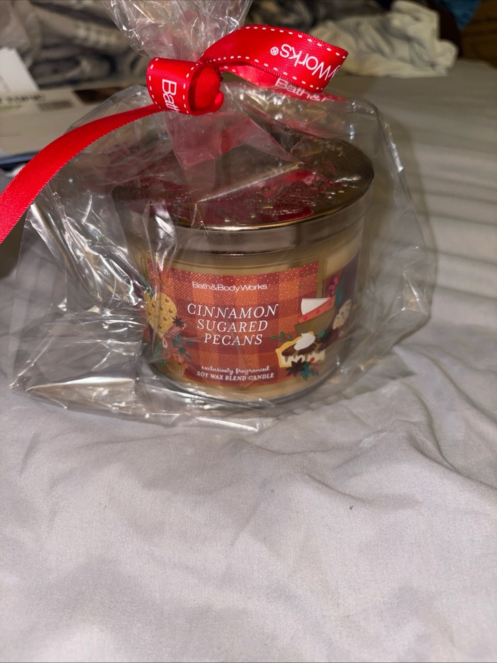 Bath & Body Works Cinnamon Sugared Pecans Candle - Red, Gold